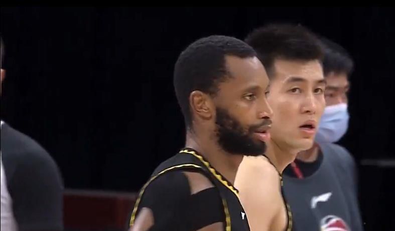 全场比赛结束，勒沃库森2-0赫根，各项赛事取得14连胜！